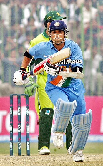 74. 100 (113) ODI vs Pakistan, Peshawar, 6 February 2006